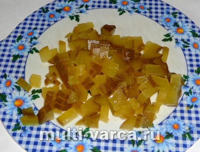 Салат «Олів'є» з курячою грудкою