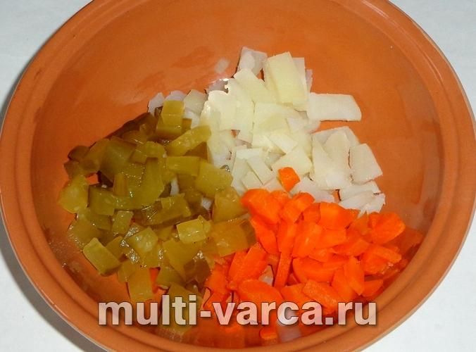 Салат «Олів'є» з курячою грудкою