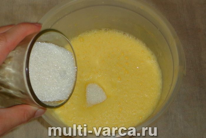 Шоколадний пиріг із вишнею в мультиварці