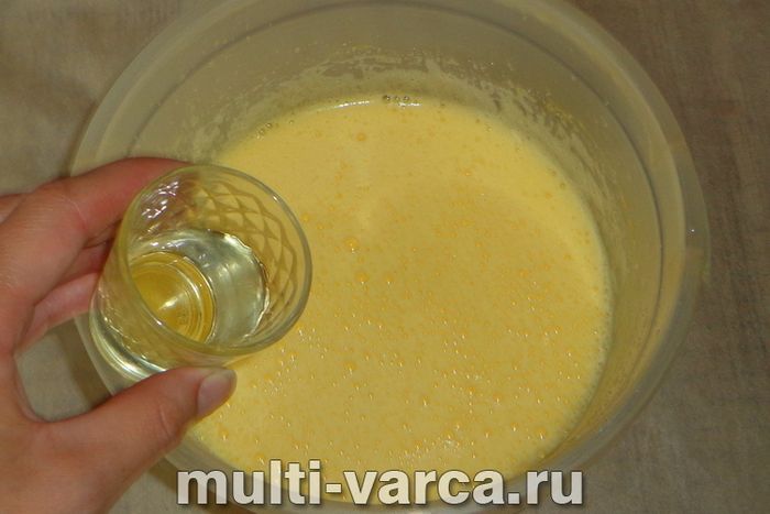 Шоколадний пиріг із вишнею в мультиварці
