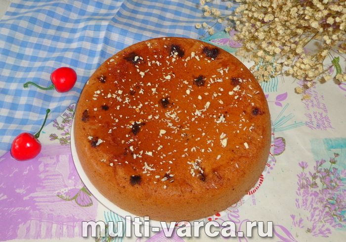 Шоколадний пиріг із вишнею в мультиварці