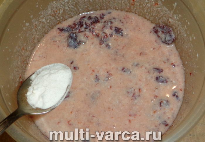 Швидкий пиріг із полуничним варенням до чаю