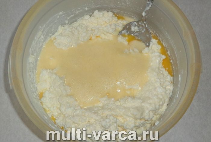 Сирна запіканка на кефірі в мультиварці