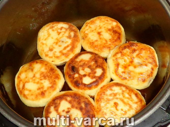 Сирники з манкою в мультиварці
