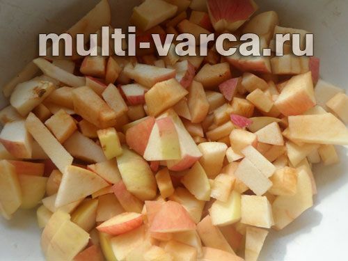 Смачні яблучні пиріжки в мультиварці