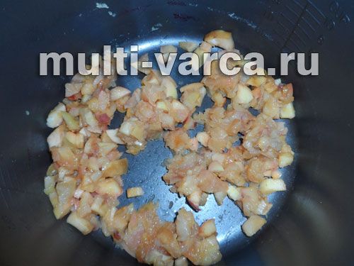 Смачні яблучні пиріжки в мультиварці