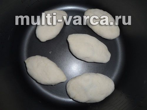 Смачні яблучні пиріжки в мультиварці