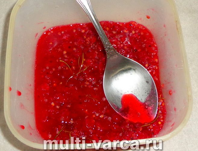 Запечена курка в маринаді з червоної смородини
