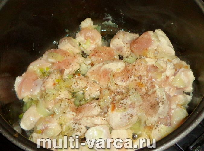 Броколі з курячою грудкою в мультиварці