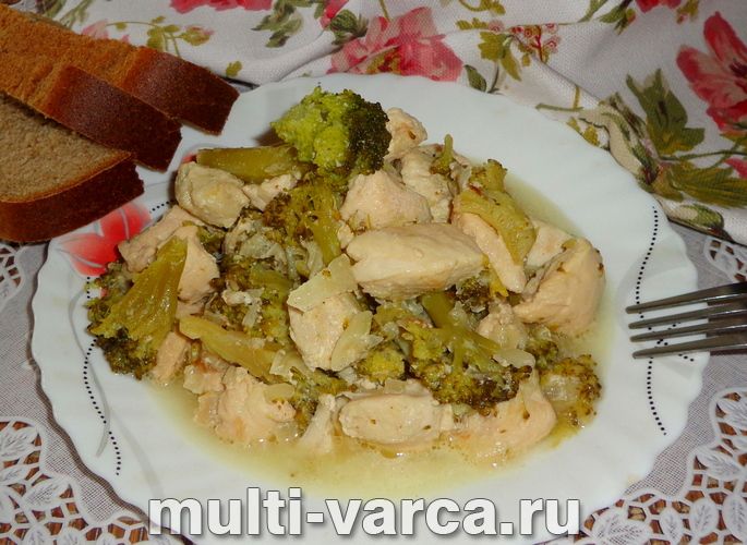 Броколі з курячою грудкою в мультиварці