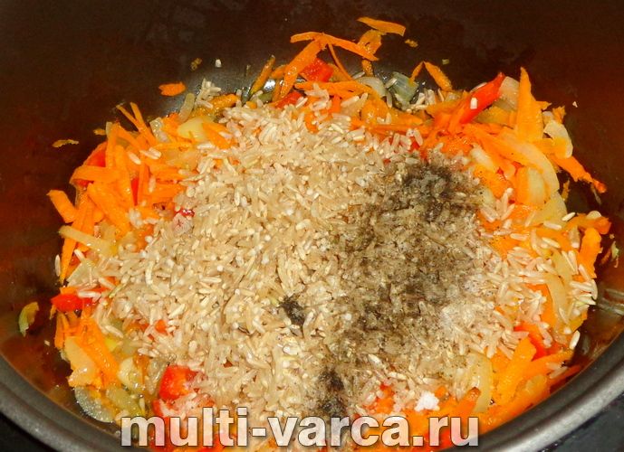 Бурий рис з овочами в мультиварці