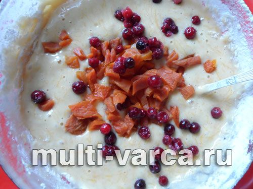 Гарбузовий кекс із курагою та журавлиною