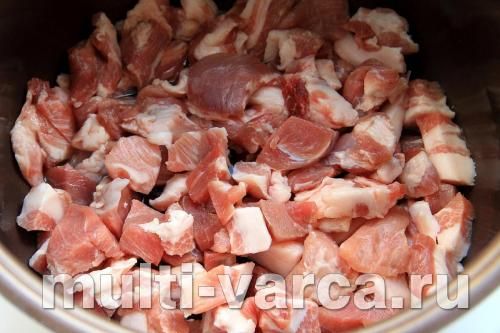Гуляш зі свинини в томатно-сметанному соусі