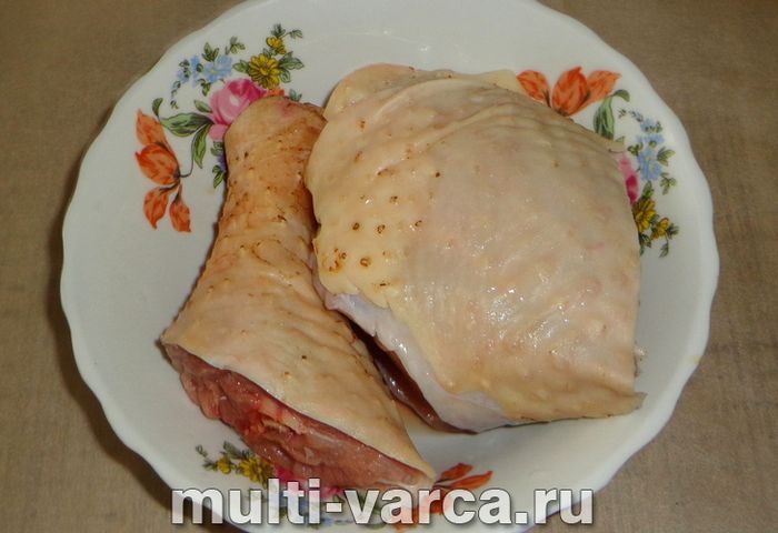 Як запекти гомілку індички на кістці в мультиварці