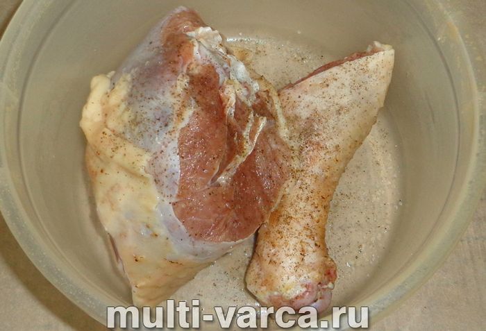 Як запекти гомілку індички на кістці в мультиварці