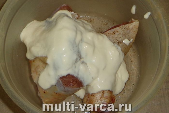 Як запекти гомілку індички на кістці в мультиварці