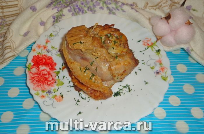 Як запекти гомілку індички на кістці в мультиварці