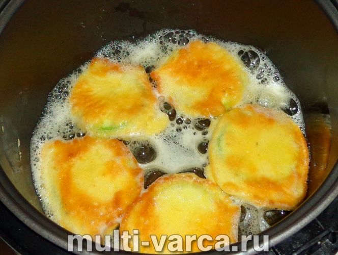 Кабачки в клярі в мультиварці
