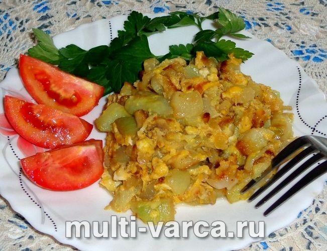 Кабачки з яйцем у мультиварці