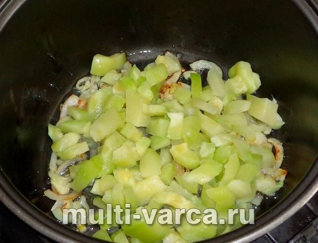 Кабачки з яйцем у мультиварці