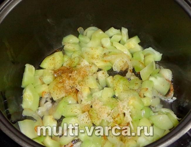 Кабачки з яйцем у мультиварці