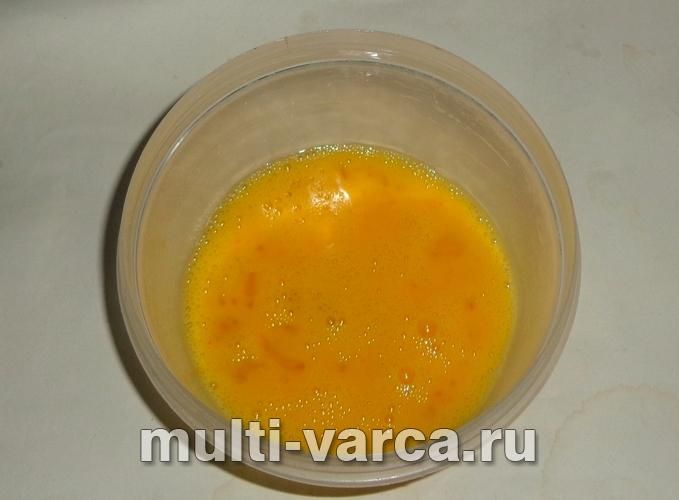 Кабачки з яйцем у мультиварці