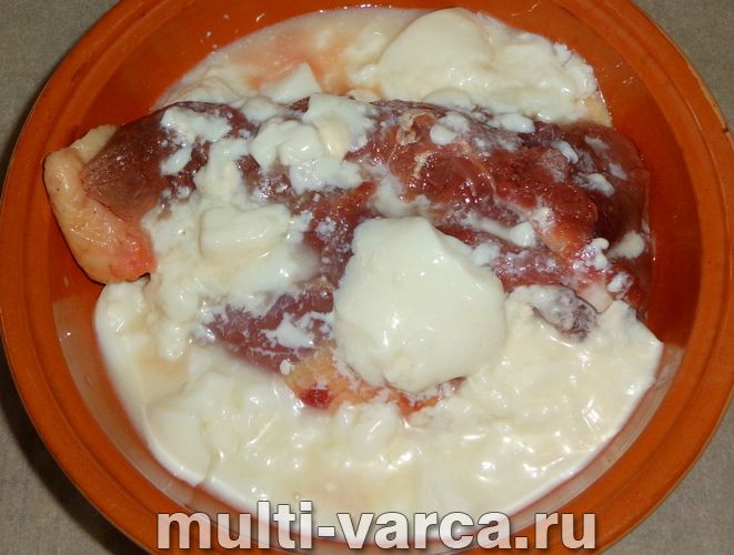 Качина грудка з яблуками в рукаві
