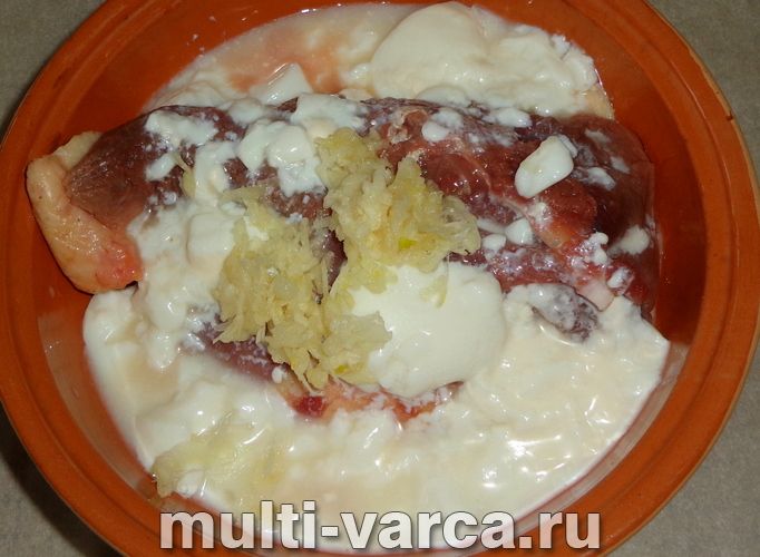Качина грудка з яблуками в рукаві