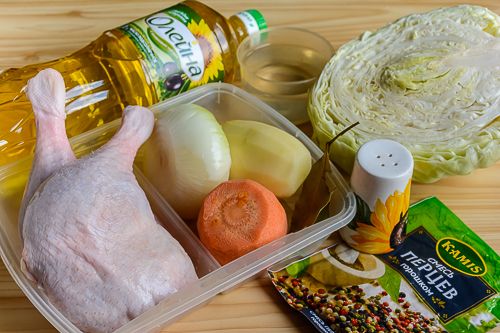 Качині стегенця, тушковані з капустою і картоплею