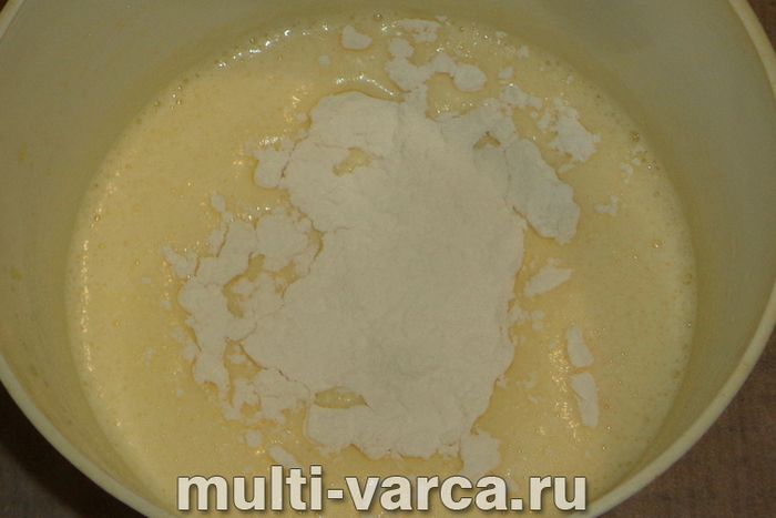 Кекс із ягодами в мультиварці