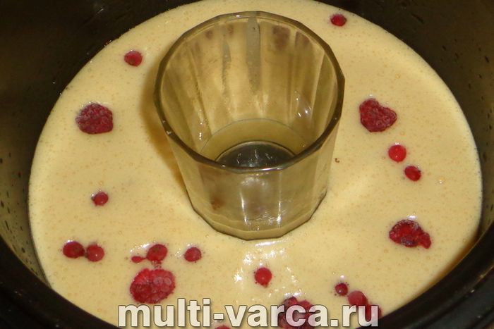 Кекс із ягодами в мультиварці
