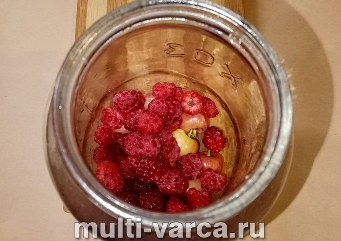 Компот із черешні та малини на зиму