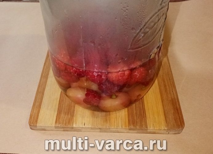 Компот із черешні та малини на зиму
