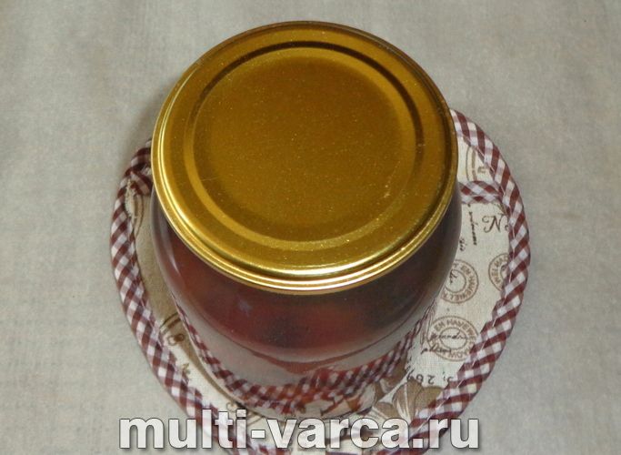 Компот із чорної смородини та вишні на зиму