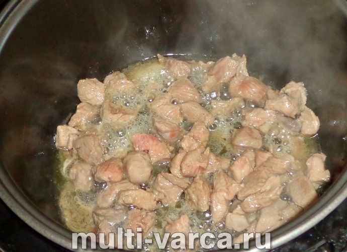 Кукурудзяна каша з м'ясом у мультиварці