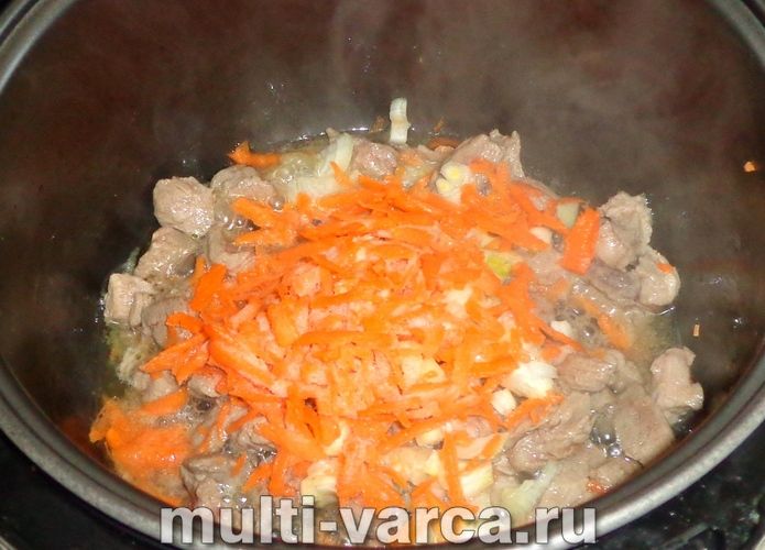 Кукурудзяна каша з м'ясом у мультиварці