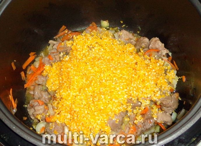 Кукурудзяна каша з м'ясом у мультиварці