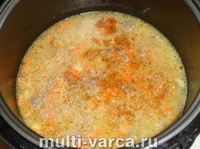 Кукурудзяна каша з м'ясом у мультиварці