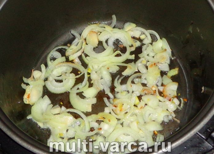 Куряча грудка з яблуками в мультиварці