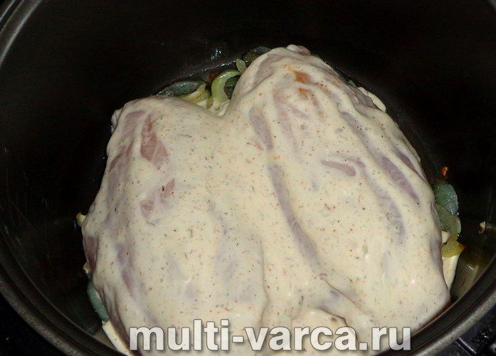 Куряча грудка з яблуками в мультиварці