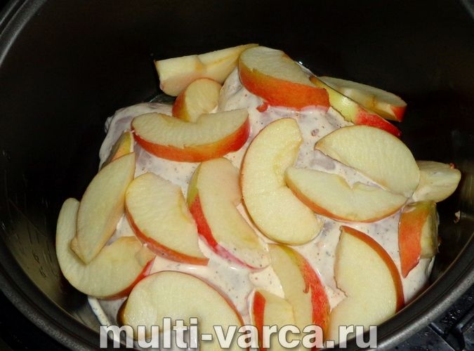 Куряча грудка з яблуками в мультиварці