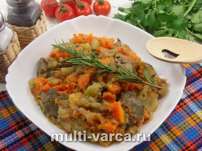 Куряча печінка з гарбузом і яблуками