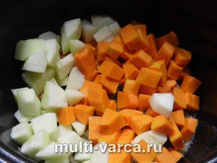 Куряча печінка з гарбузом і яблуками