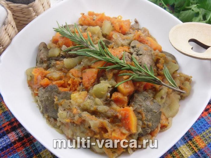 Куряча печінка з гарбузом і яблуками