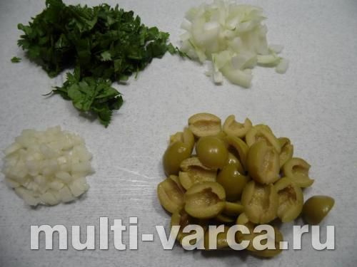 Курячі гомілки, тушковані з оливками в маринаді