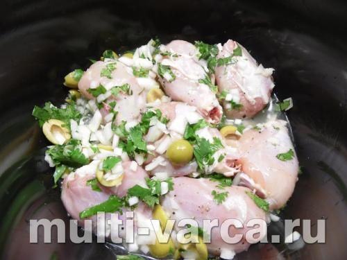Курячі гомілки, тушковані з оливками в маринаді