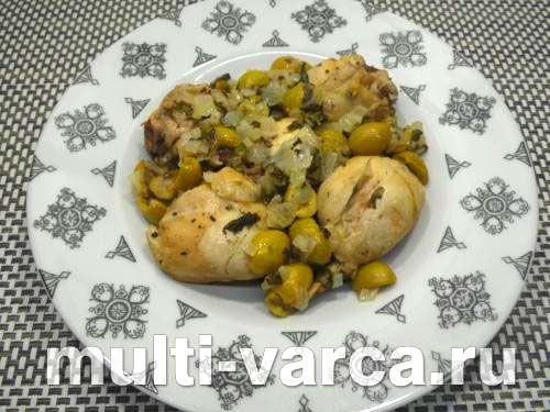 Курячі гомілки, тушковані з оливками в маринаді