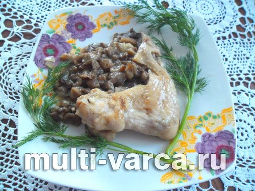 Курячі крильця тушковані з грибами
