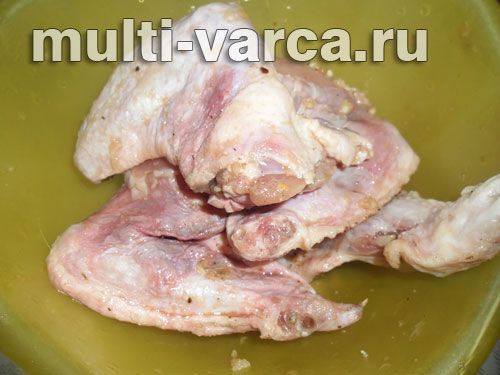 Курячі крильця тушковані з грибами