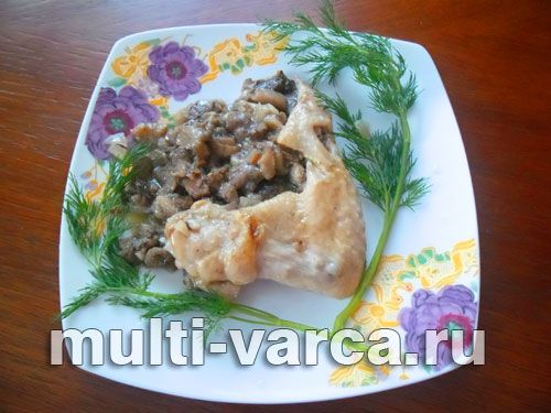 Курячі крильця тушковані з грибами